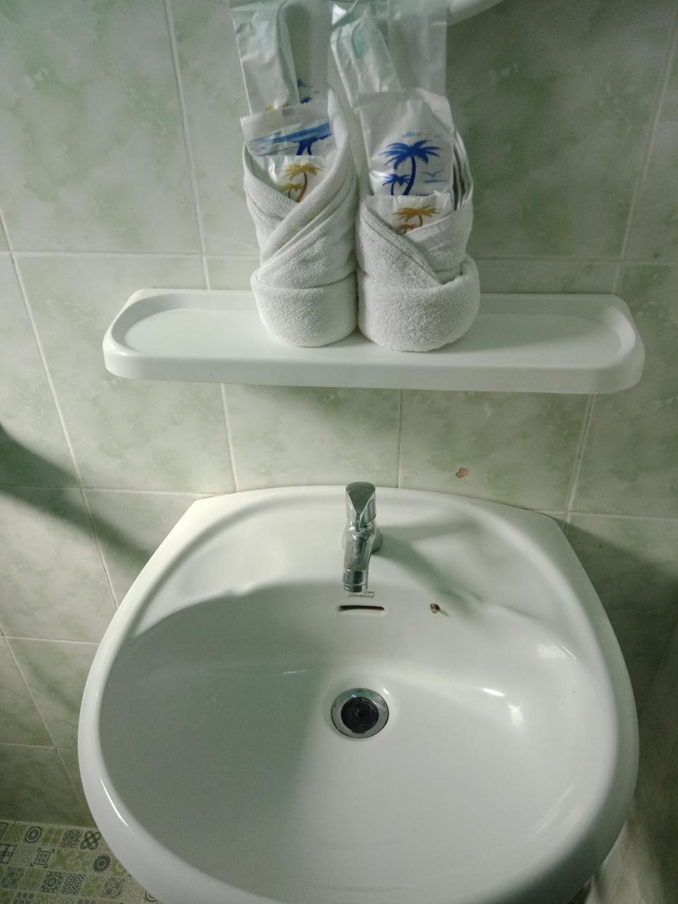 Nay Chi Linn Hotel Pathein Ngoại thất bức ảnh