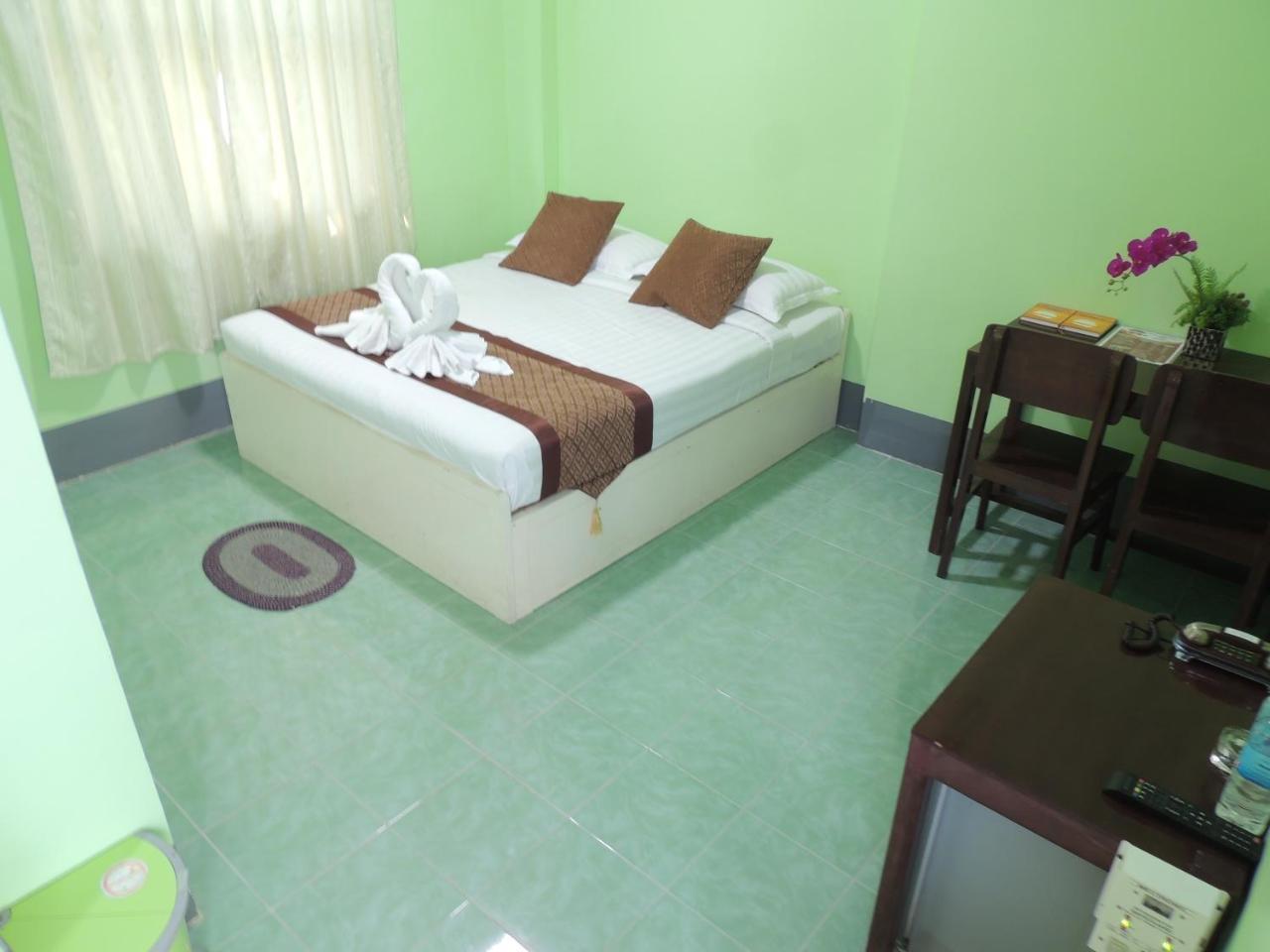 Nay Chi Linn Hotel Pathein Ngoại thất bức ảnh