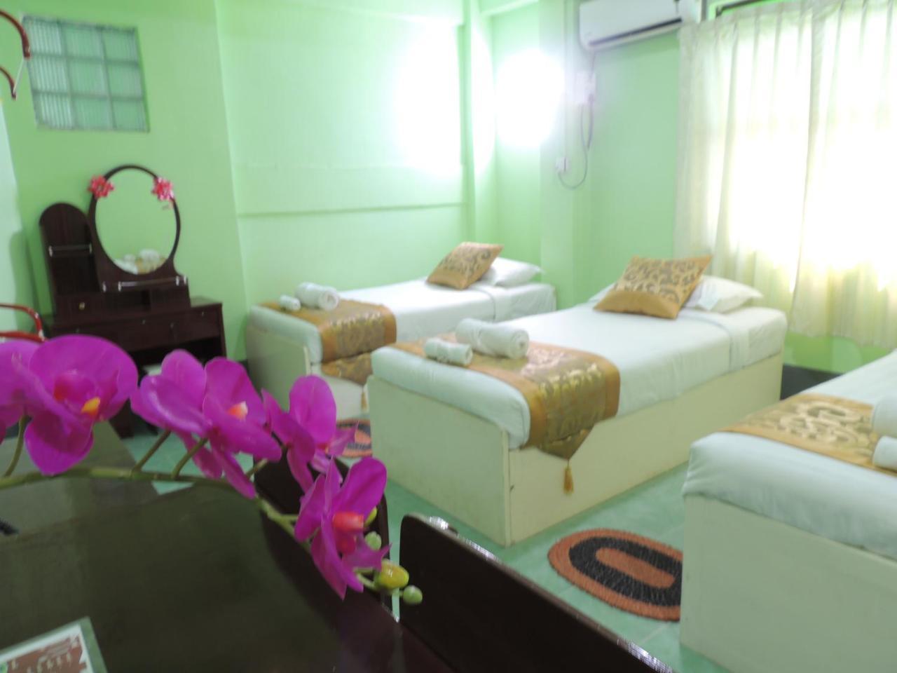 Nay Chi Linn Hotel Pathein Ngoại thất bức ảnh